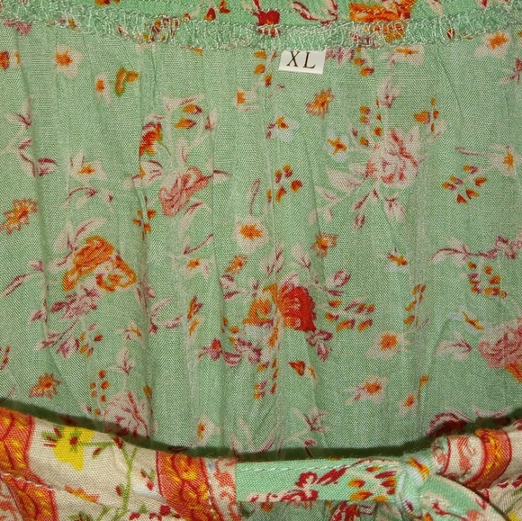 Beautiful Cottage Core Country Style Lightweight 100% Rayon Summer Dress - Picture 3 of 4